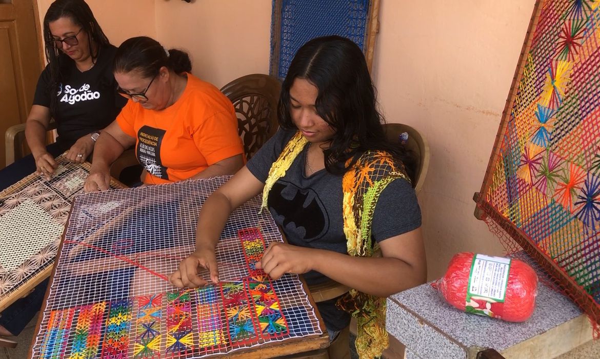 Caminhos da Reportagem Bordado filé, nas cores de Alagoas