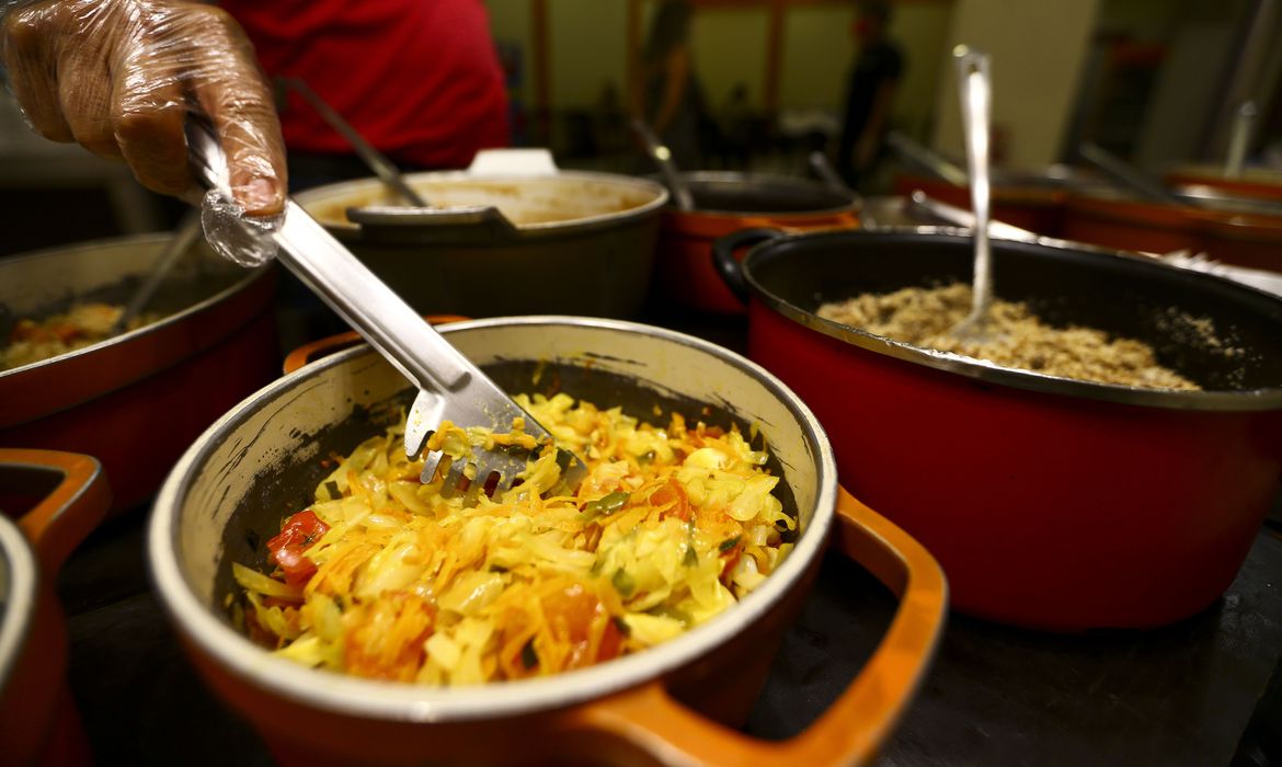 Comida servida em restaurante em Brasília.