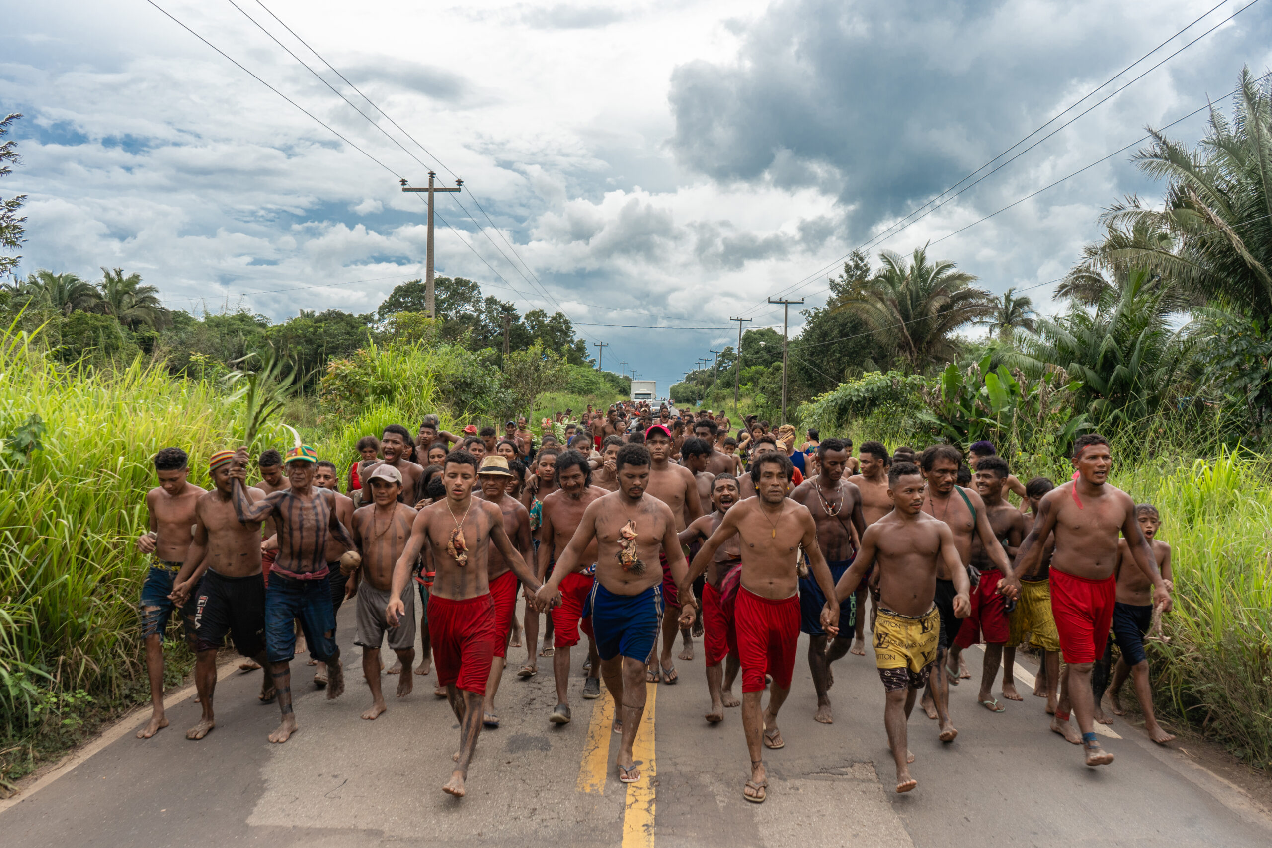 ‘Mil Graus’ no MAM discute a realidade atual do Brasil sob a noção de calor-limite, quando tudo derrete