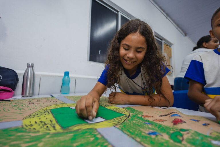 Criancas-e-jovens-do-Projeto-Arrastao-terao-acesso-a-oficinas-gratuitas-de-arte-e-cultura-com-o-Instituto-Brasil-Solidario.-Creditos-Divulgacao-IBS